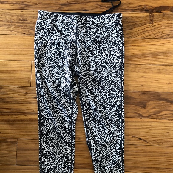 Nike Capri workout pants - Picture 2 of 4